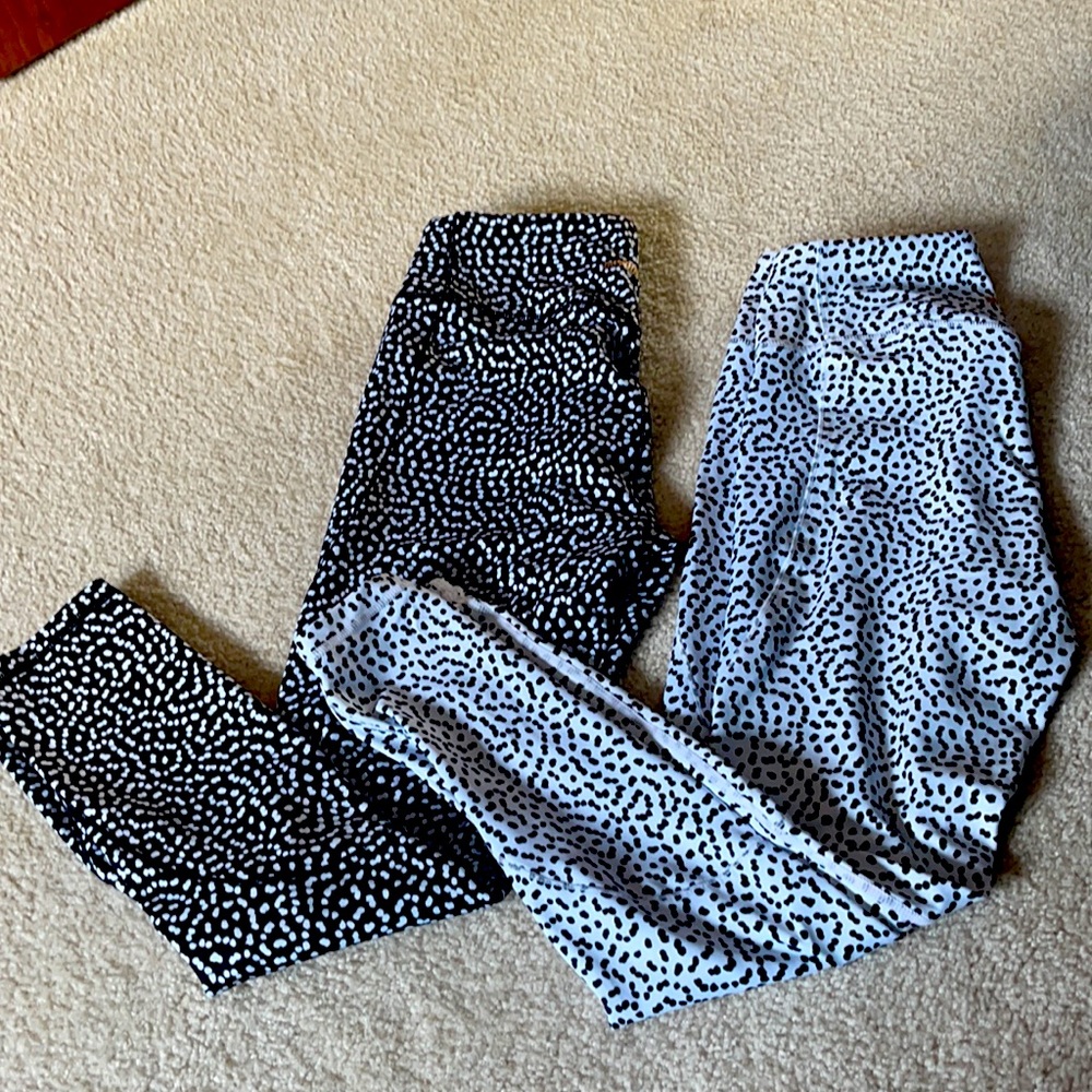 2 pairs of DOYOUEVEN leggings